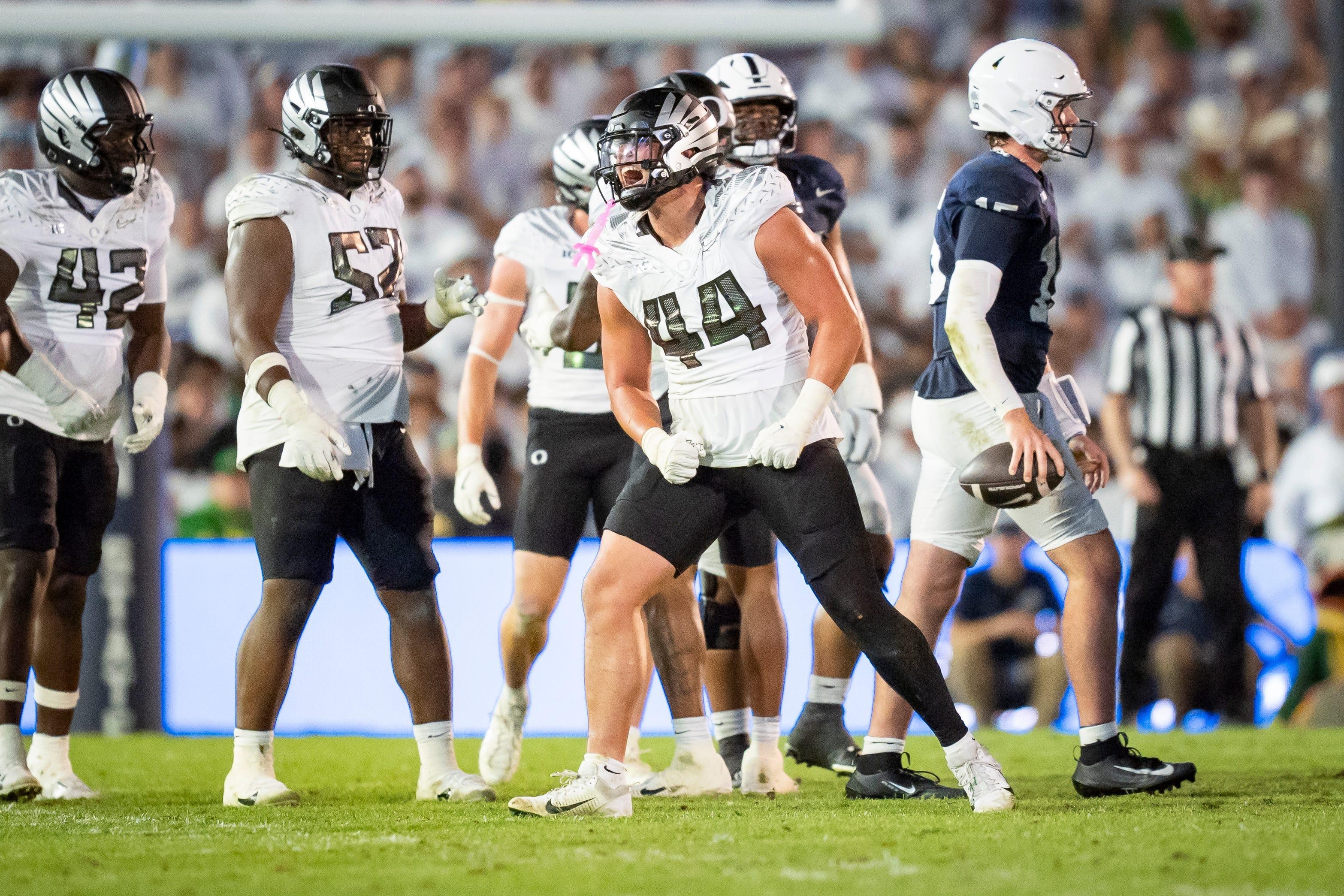 Oregon Ducks secure stop against Penn State thanks to Teitum Tuioti — Teitum Tuioti pumps fist after making a stop at Beaver Stadium, Sept 27 2025 Oregon Ducks secure stop against Penn State thanks to Teitum Tuioti — Teitum Tuioti pumps fist after making a stop at Beaver Stadium, Sept 27 2025